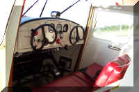 Cockpit.jpg (124629 bytes)
