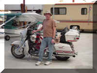 Ron&Harley.JPG (36860 bytes)